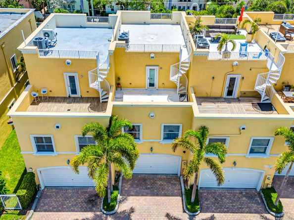 913 NE 17th Way *, Fort Lauderdale FL 33304