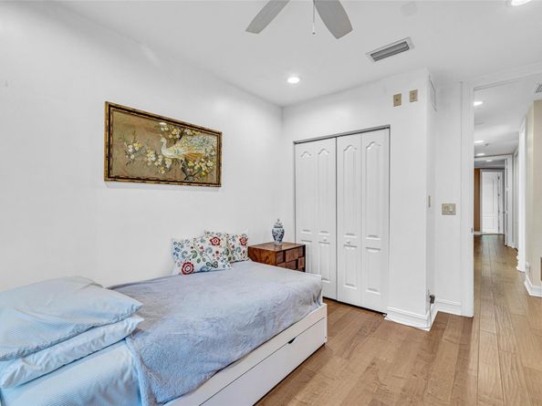 913 NE 17th Way *, Fort Lauderdale FL 33304