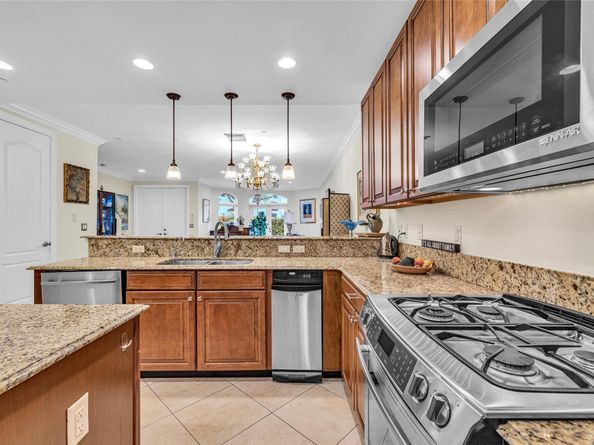 913 NE 17th Way *, Fort Lauderdale FL 33304