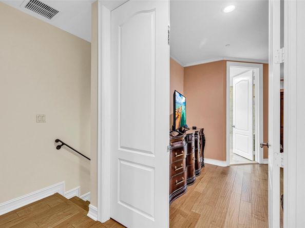 913 NE 17th Way *, Fort Lauderdale FL 33304