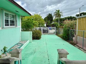 430 NE 75th St, Miami FL 33138