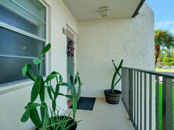 130 Lake Meryl Drive 226, West Palm Beach FL 33411