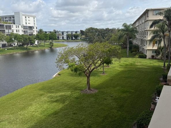 2108 S Cypress Bend Dr 306, Pompano Beach FL 33069