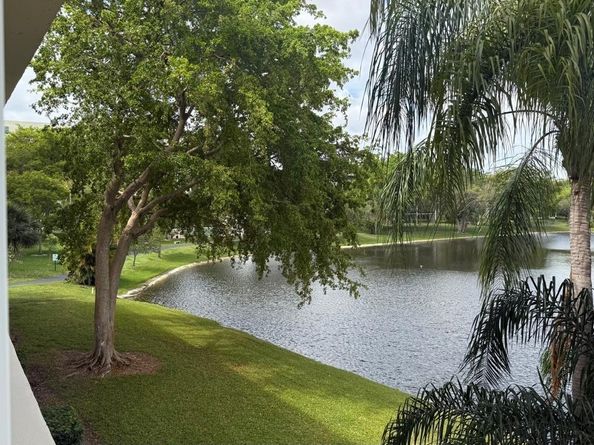 2108 S Cypress Bend Dr 306, Pompano Beach FL 33069