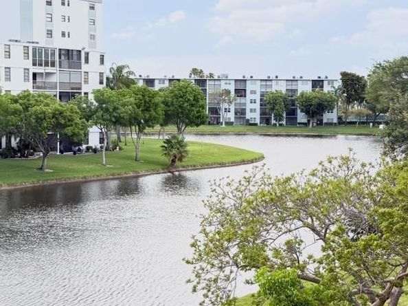 2108 S Cypress Bend Dr 306, Pompano Beach FL 33069