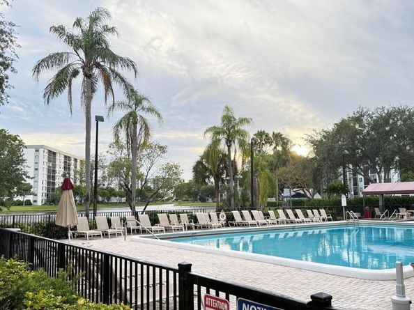 2108 S Cypress Bend Dr 306, Pompano Beach FL 33069
