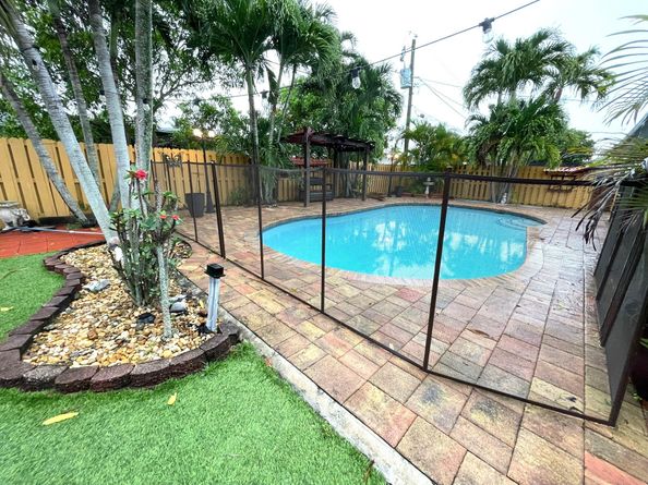 11420 NW 39th Pl, Sunrise FL 33323