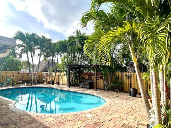 11420 NW 39th Pl, Sunrise FL 33323