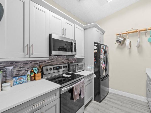 18 Winchmore Lane, Boynton Beach FL 33426