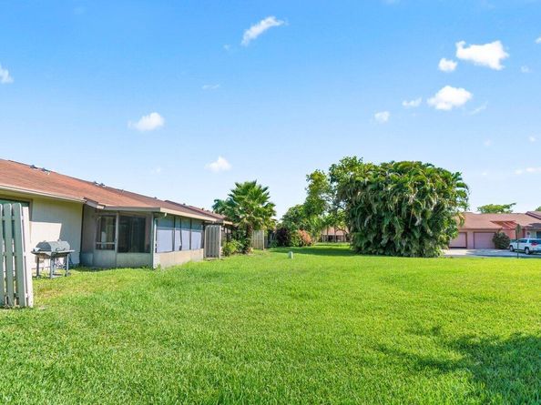 18 Winchmore Lane, Boynton Beach FL 33426