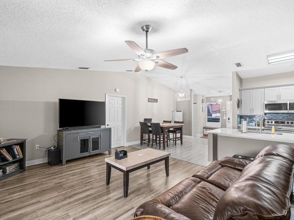 18 Winchmore Lane, Boynton Beach FL 33426