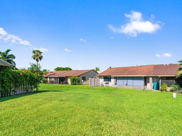 18 Winchmore Lane, Boynton Beach FL 33426