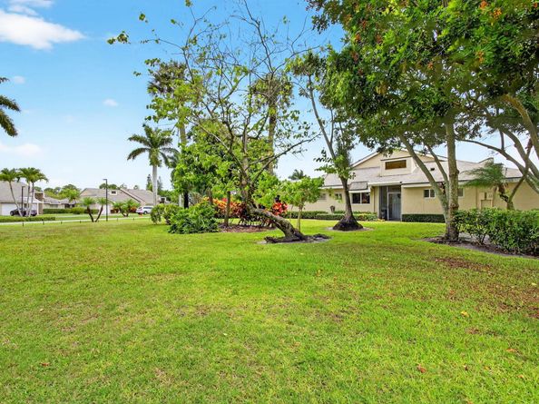 6858 Fountains Circle, Lake Worth FL 33467