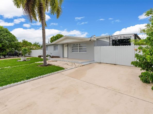 15805 SW 300th Terrace, Homestead FL 33033