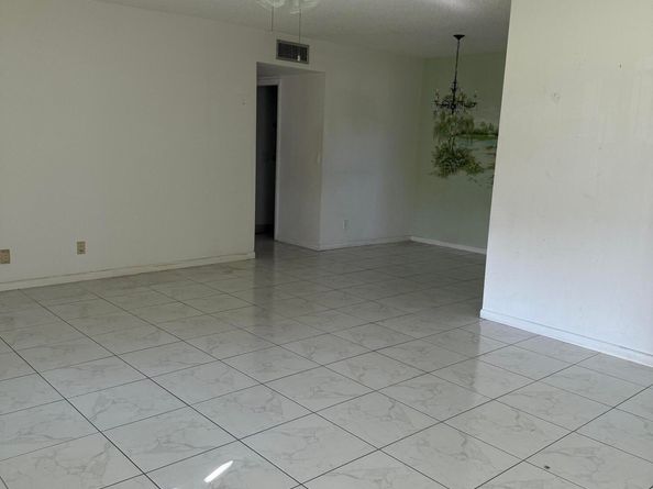 211 Country Lane E A, Boynton Beach FL 33435