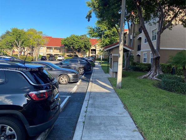 11630 SW 2nd Street 17101, Pembroke Pines FL 33025