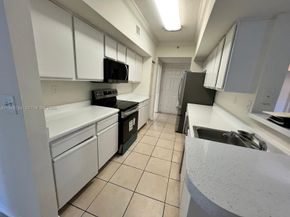 11630 SW 2nd Street 17101, Pembroke Pines FL 33025