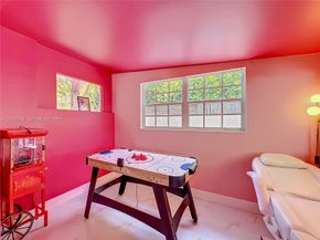 2216 NE 18th Avenue, Wilton Manors FL 33305