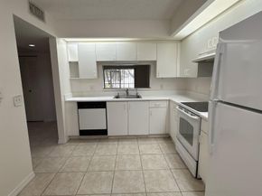 1400 SW 137 Avenue 107f, Pembroke Pines FL 33027
