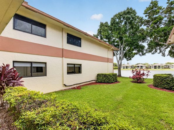 15401 Pembridge Avenue 15, Delray Beach FL 33484