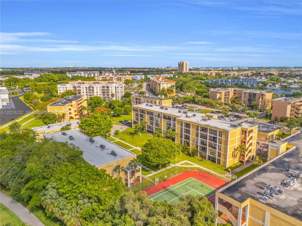9280 Fontainebleau Boulevard 505, Miami FL 33172