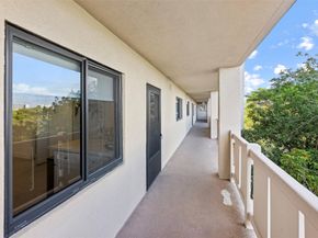 2202 S Cypress Bend Dr 606, Pompano Beach FL 33069