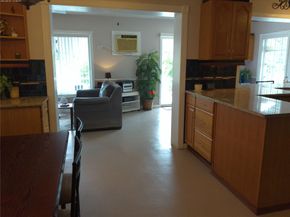 4600 NW 43rd St, Lauderdale Lakes FL 33319