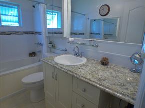 4600 NW 43rd St, Lauderdale Lakes FL 33319