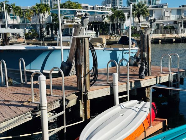 814 NE 25 64, Hallandale Beach FL 33009