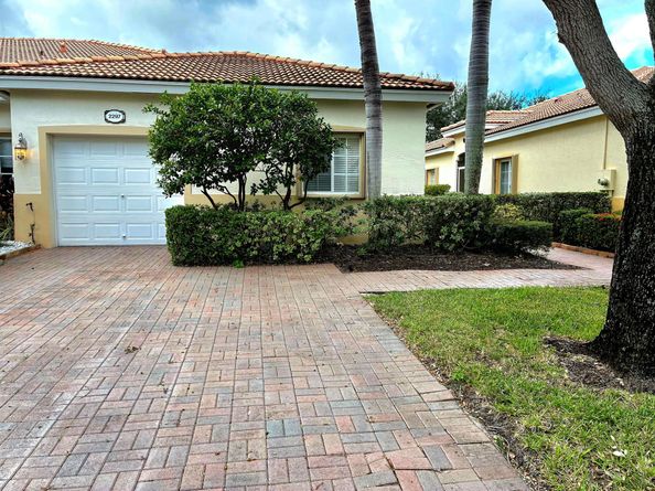 2297 Windjammer Way, West Palm Beach FL 33411
