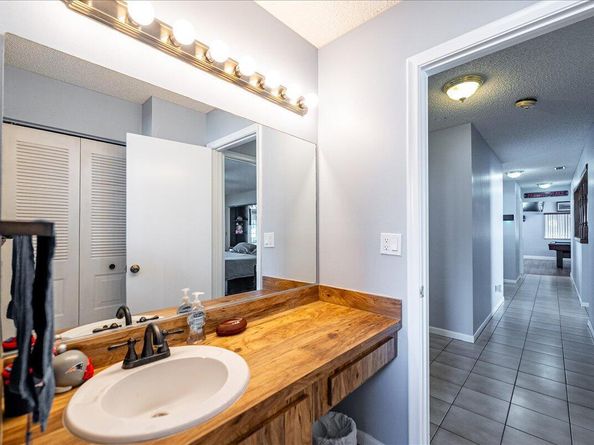 8301 SW 27th Place, Davie FL 33328