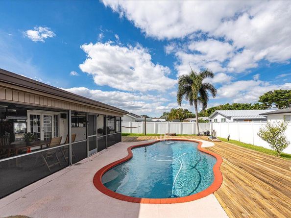 8301 SW 27th Place, Davie FL 33328
