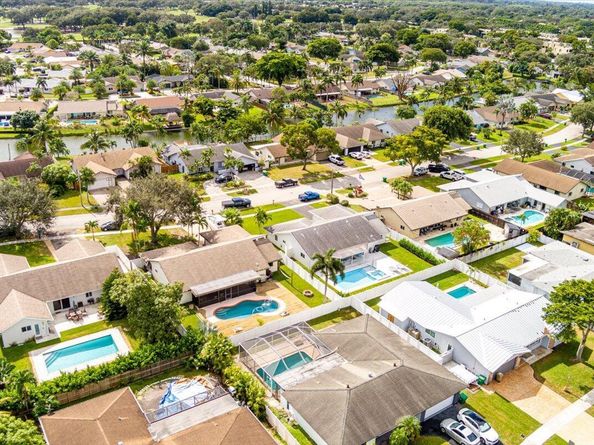 8301 SW 27th Place, Davie FL 33328