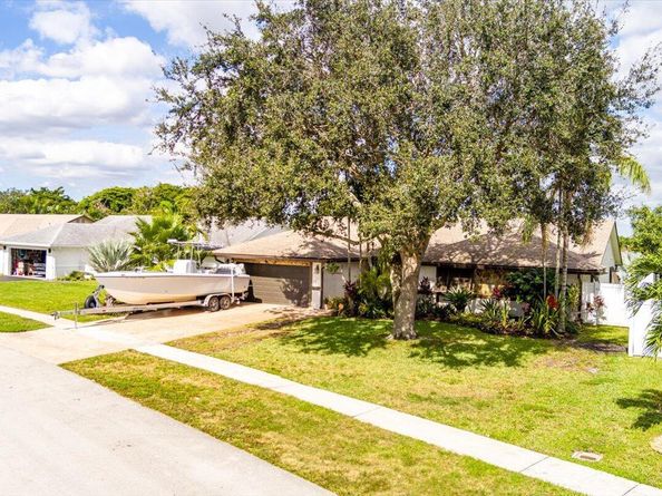 8301 SW 27th Place, Davie FL 33328