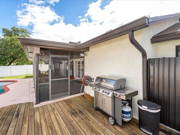 8301 SW 27th Place, Davie FL 33328