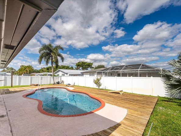 8301 SW 27th Place, Davie FL 33328