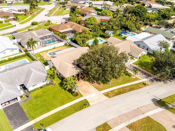 8301 SW 27th Place, Davie FL 33328