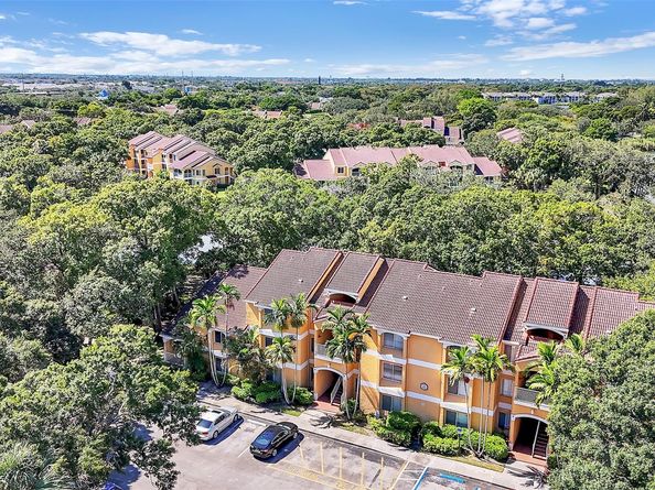 2465 NW 33 1509, Oakland Park FL 33309