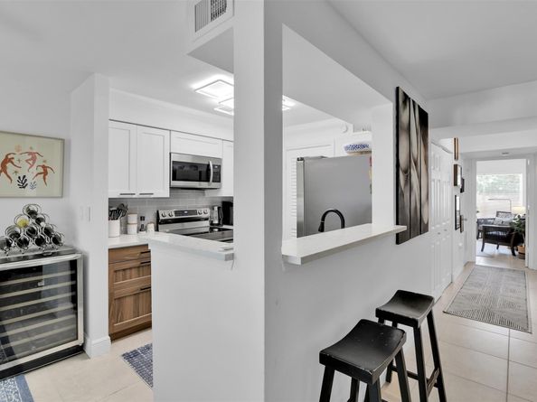 2465 NW 33 1509, Oakland Park FL 33309