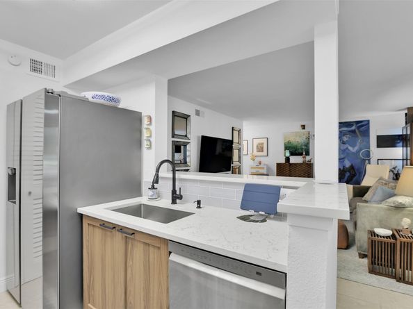 2465 NW 33 1509, Oakland Park FL 33309