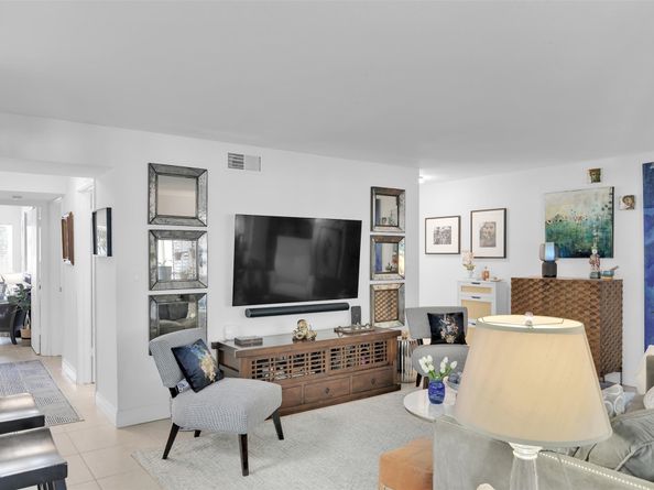 2465 NW 33 1509, Oakland Park FL 33309