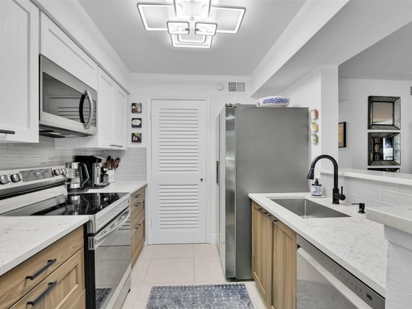 2465 NW 33 1509, Oakland Park FL 33309