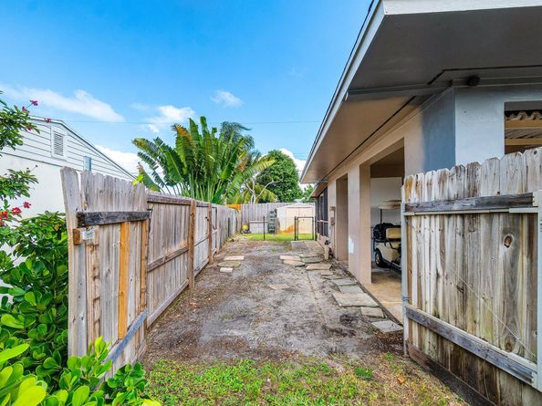 826 Small Drive, Lake Worth Beach FL 33461