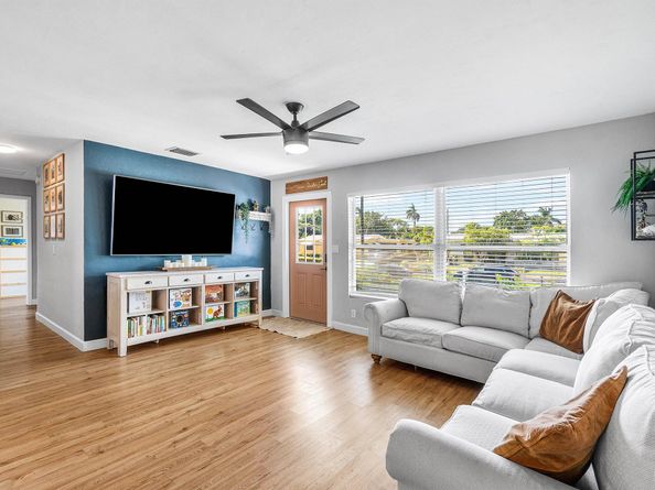 826 Small Drive, Lake Worth Beach FL 33461