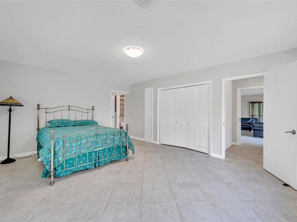 2100 Manatee Dr, Fort Lauderdale FL 33316