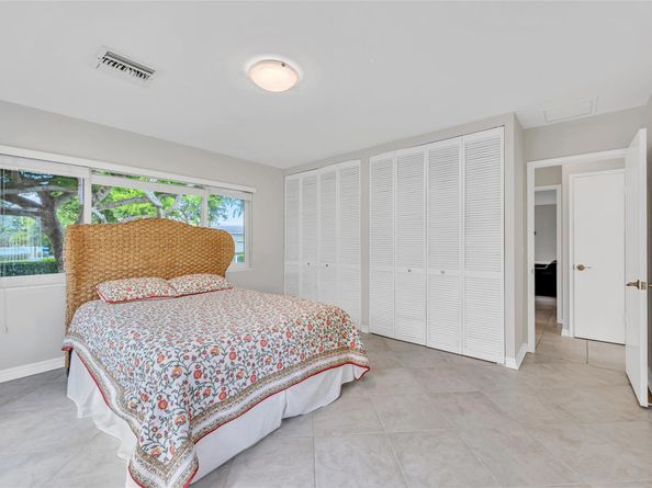 2100 Manatee Dr, Fort Lauderdale FL 33316