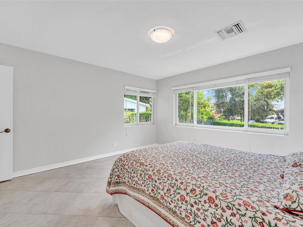 2100 Manatee Dr, Fort Lauderdale FL 33316