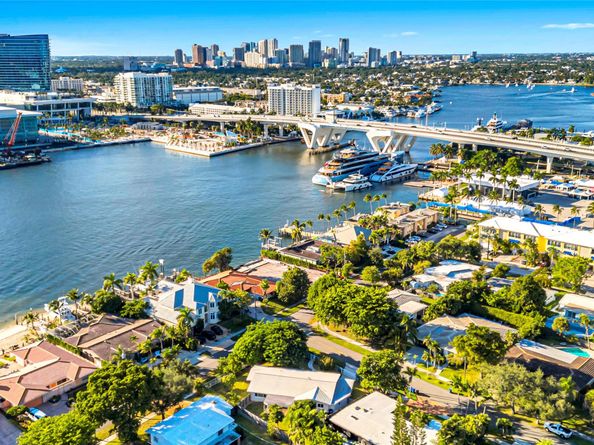 2100 Manatee Dr, Fort Lauderdale FL 33316