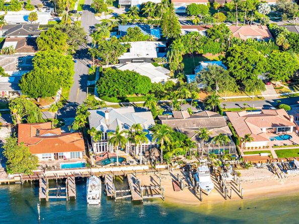 2100 Manatee Dr, Fort Lauderdale FL 33316