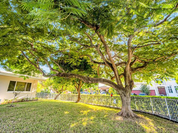 2100 Manatee Dr, Fort Lauderdale FL 33316